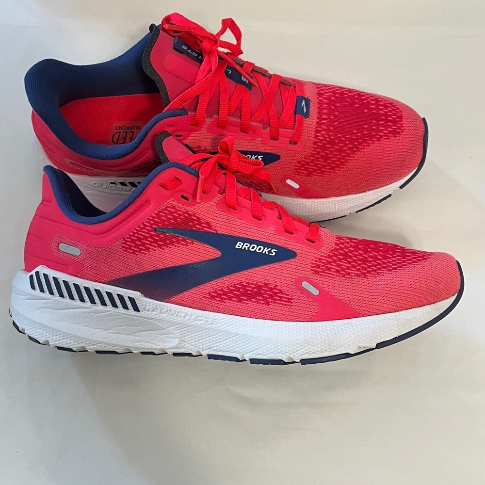 Brooks Vibrant Pink and Navy LAUNCH GTS Running Shoes